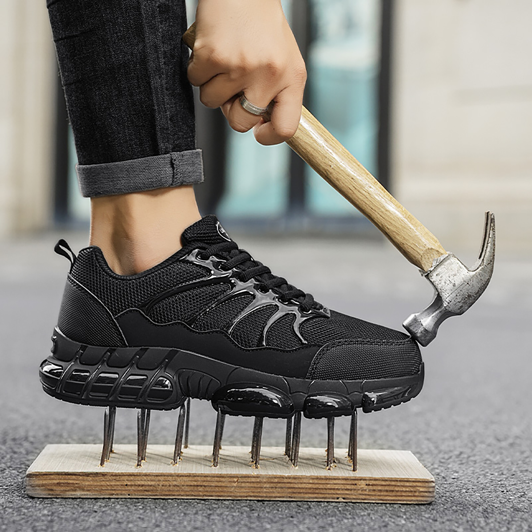 thumbnail video image 2 of NIFOFISE Zapatos de Trabajo con Punta de Acero para Hombre y Mujeres-ligeros con Cojín de Aire Tenis de Seguridad, 2 of 7