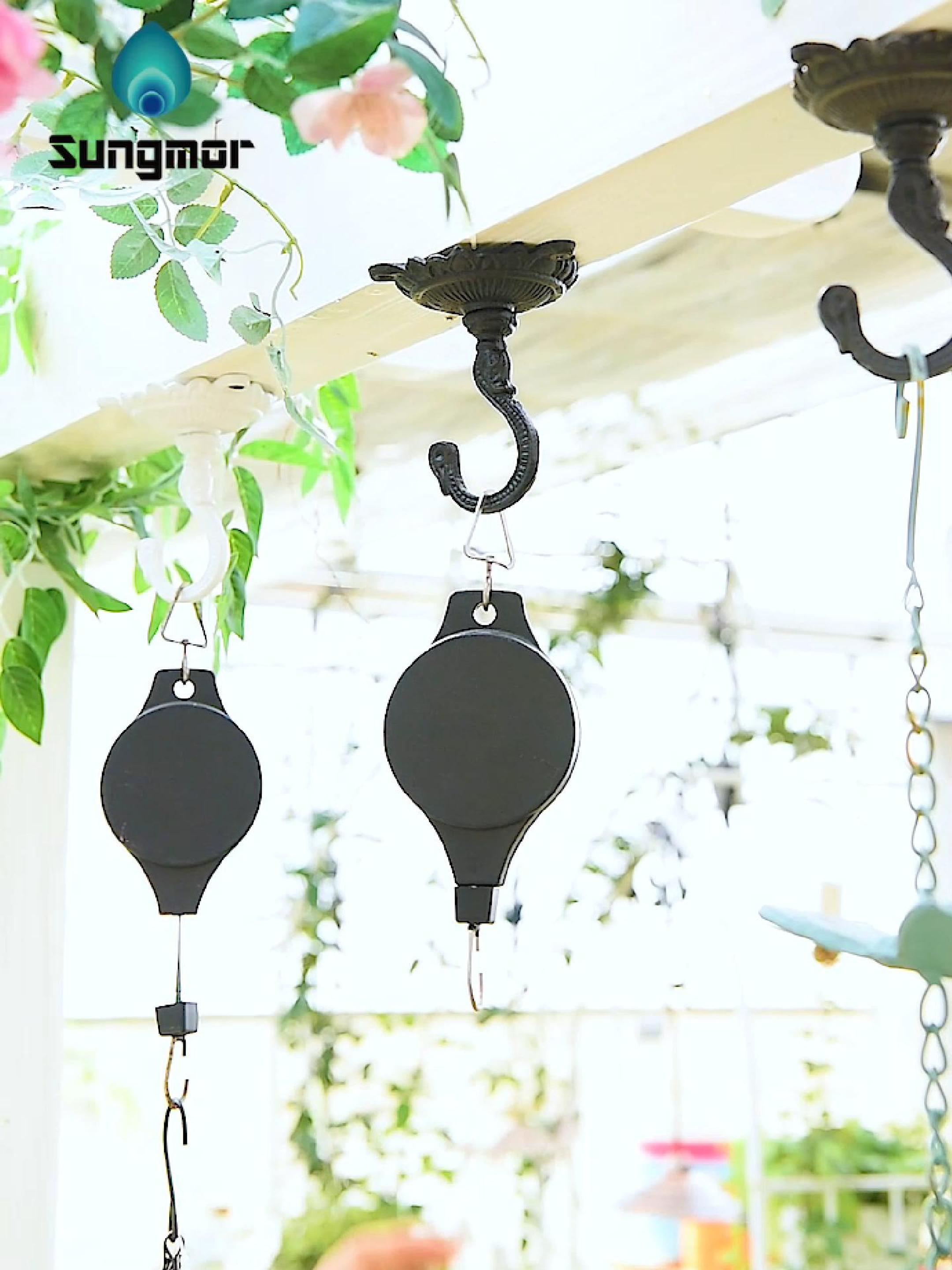 thumbnail video image 2 of Sungmor Poleas para Plantas, 3 piezas negras. Colgadores ajustables retráctiles para interiores y exteriores. Ganchos telescópicos de techo para colgar macetas, cestas de flores y comederos de aves., 2 of 8