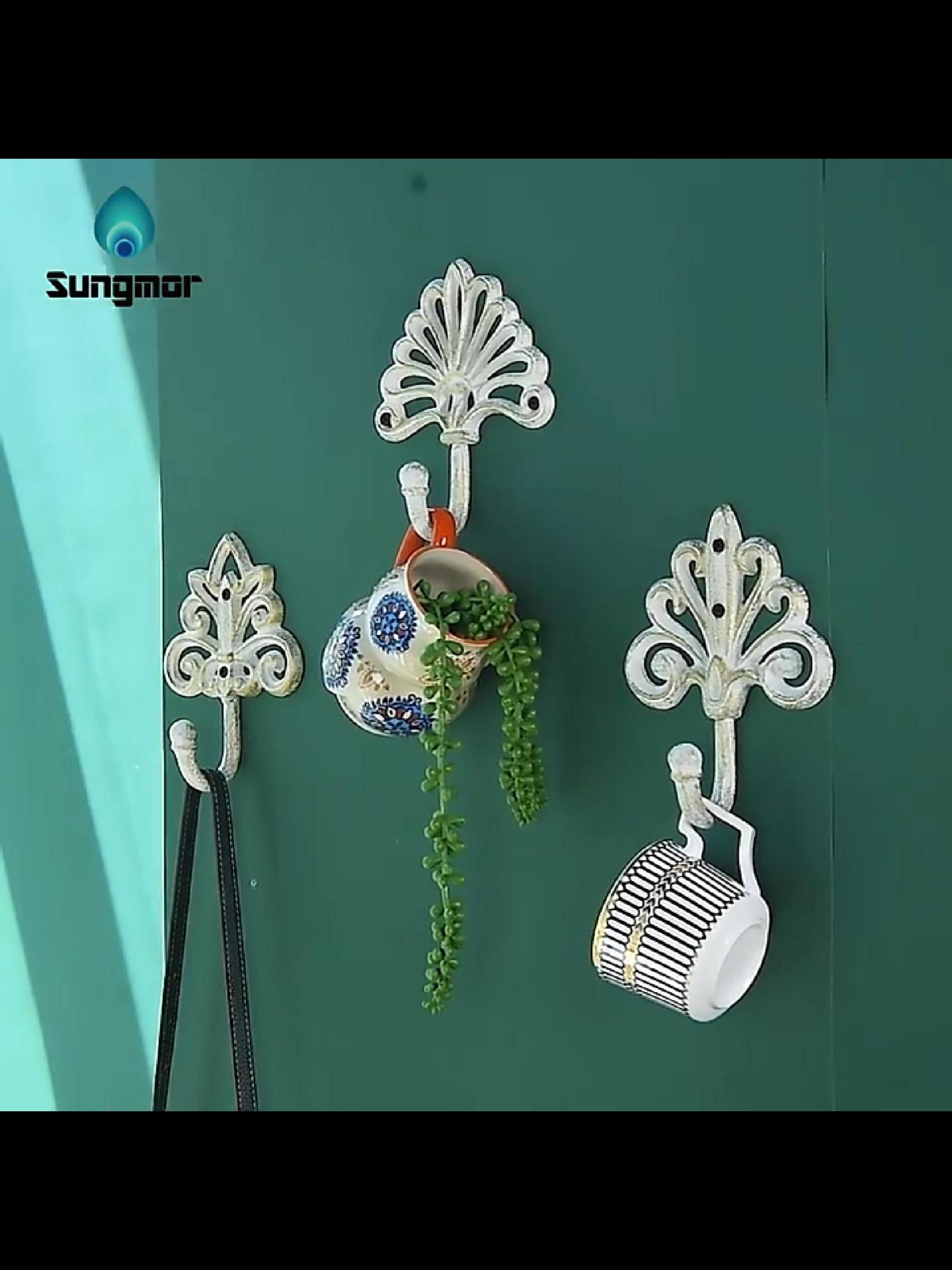 thumbnail video image 2 of Sungmor Ganchos de Pared Hierro Fundido estilo Shabby Chic, set 3 pzs. Ganchos grandes 6.8" para abrigos, llaves, toallas, bufandas y bolsas. Color negro antiguo. Decoración de pared elegante., 2 of 8