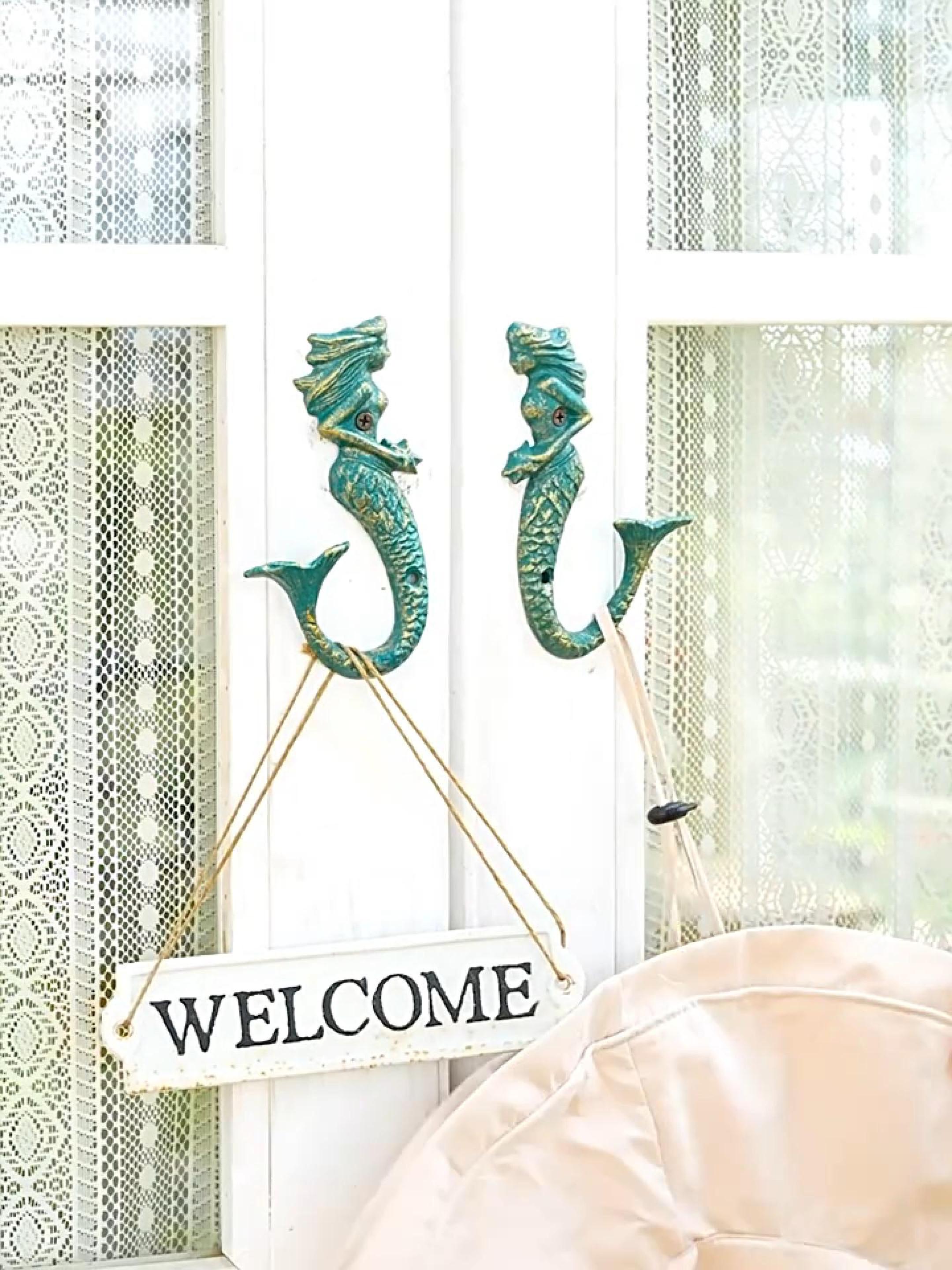 thumbnail video image 2 of Sungmor Baño Playero de Hierro Fundido Hooks, Colgadores de Playa Vintage Rústicos de Sirena, Paquete de 2, Verde Antiguo, 2 of 9