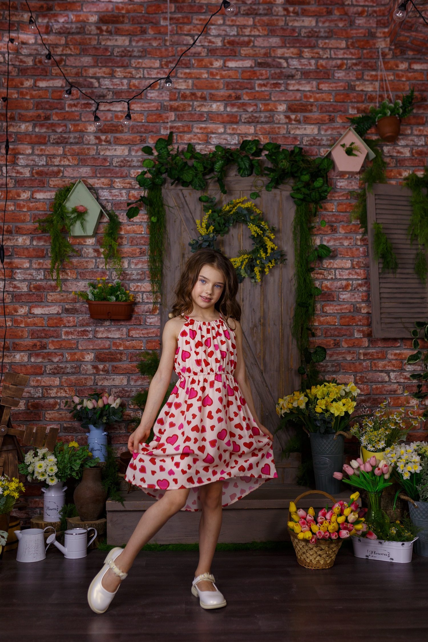 thumbnail video image 2 of Vestido de Niña Rojo Corazón Amor sin Mangas Vestido Lencero de San Valentín 8 Años, 2 of 7